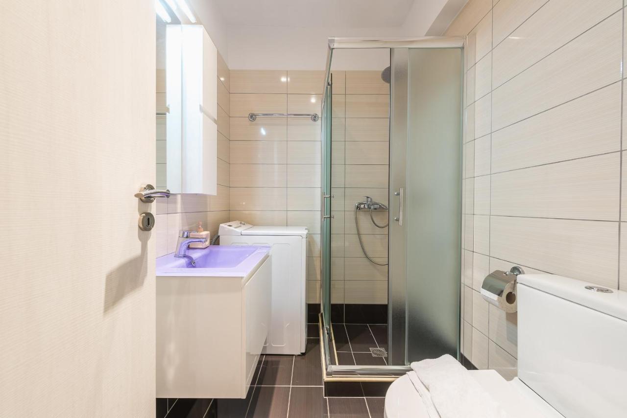 An Impressive 2 Bdr Apt In Glyfada Atene Esterno foto